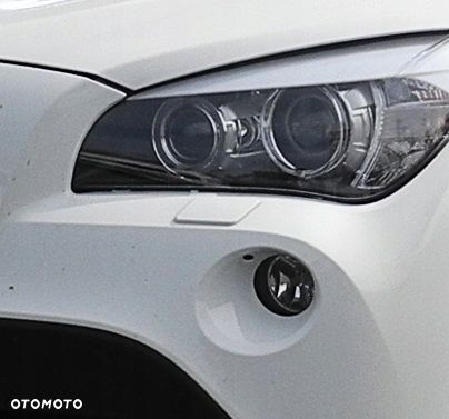 ZAŚLEPKA SPRYSKIWACZA BMW X1 E84 ZWYKŁY ZDERZAK KOLORY - 1