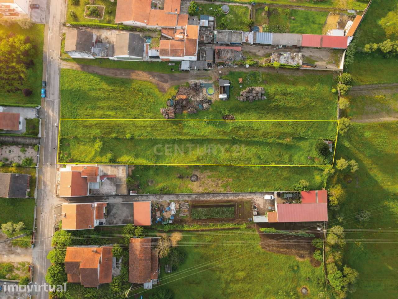 Terreno rústico em zona urbanizável, com 1.780 m² perto do centro da L - Grande imagem: 2/8