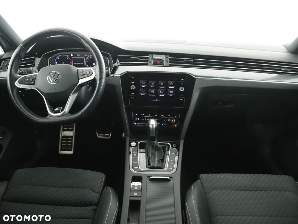 Volkswagen Passat - 11