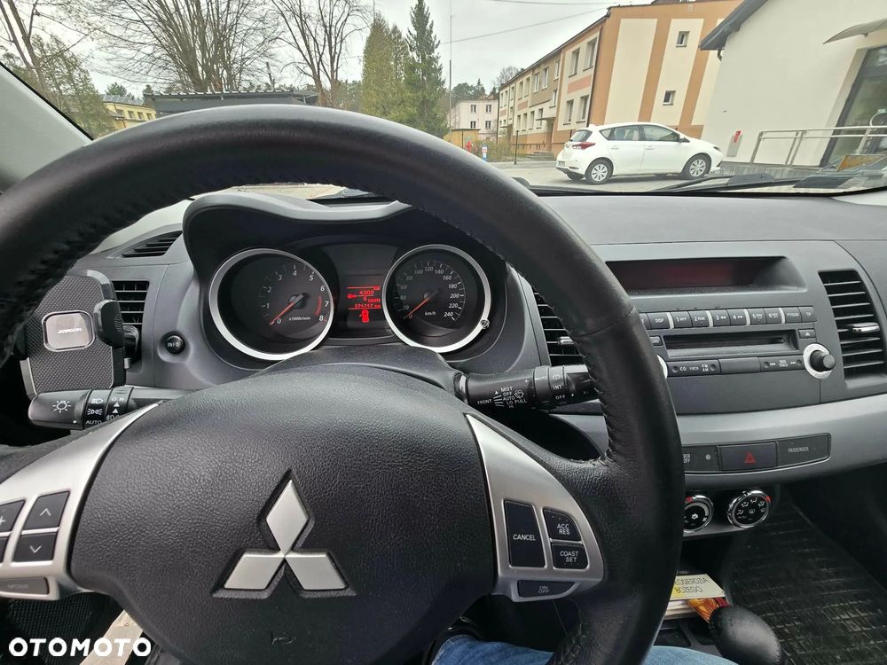 Mitsubishi Lancer 1.8 Invite - 3