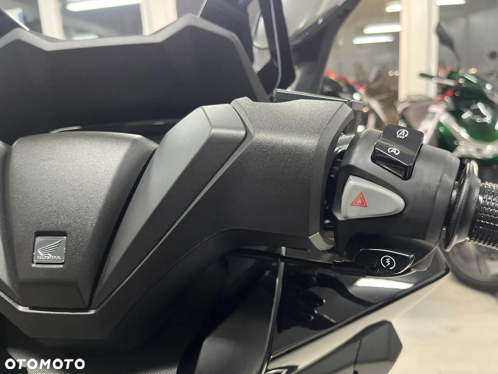 Honda NSS - 17