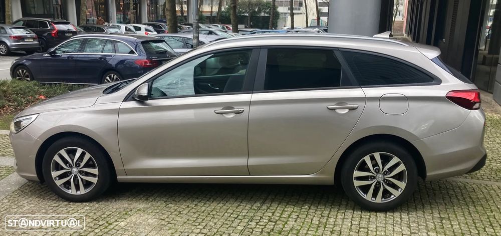 Hyundai i30 SW 1.6 CRDi Comfort+Navi - 17