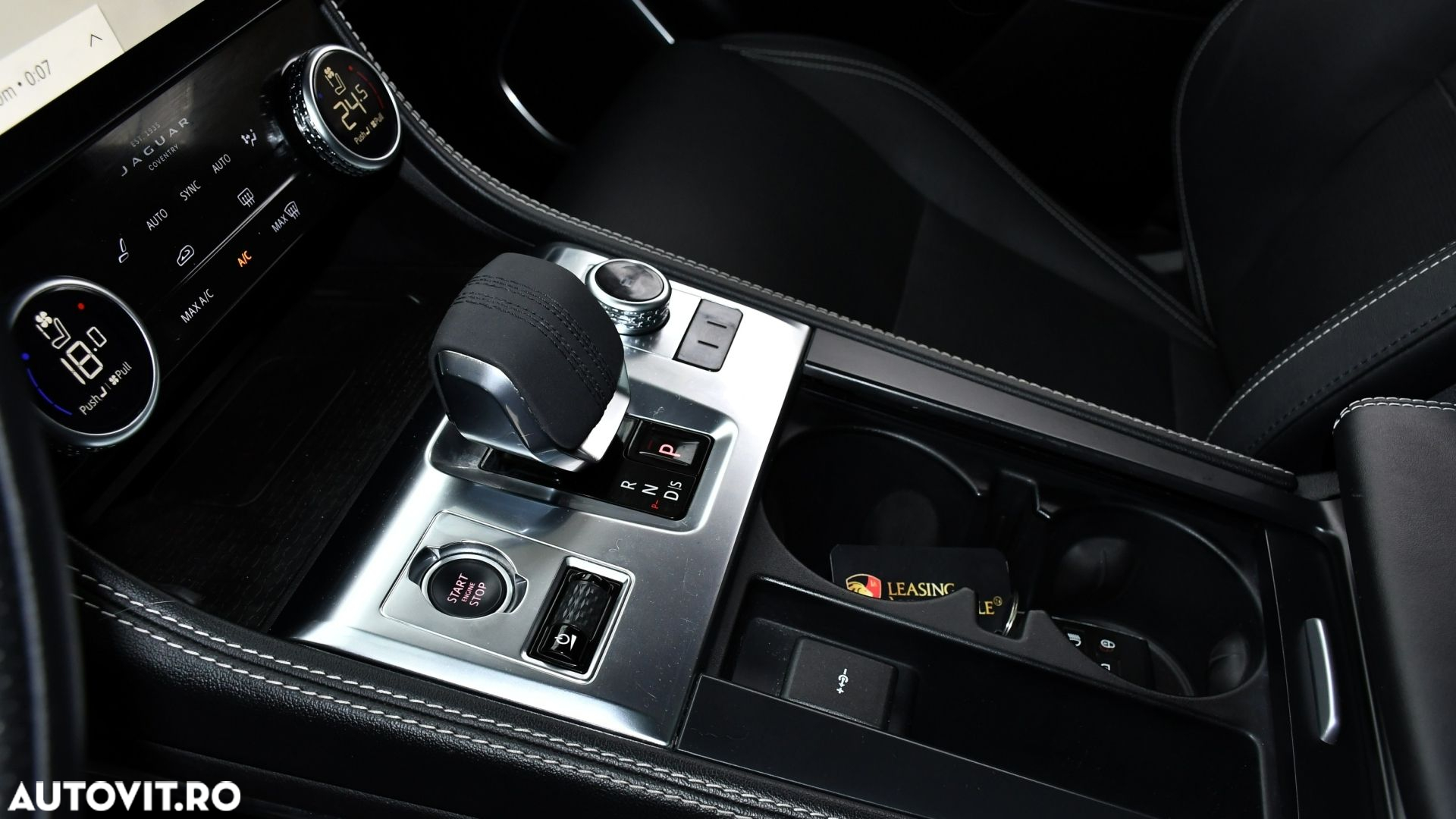 Jaguar F-Pace P400e AWD R-Dynamic SE - 26
