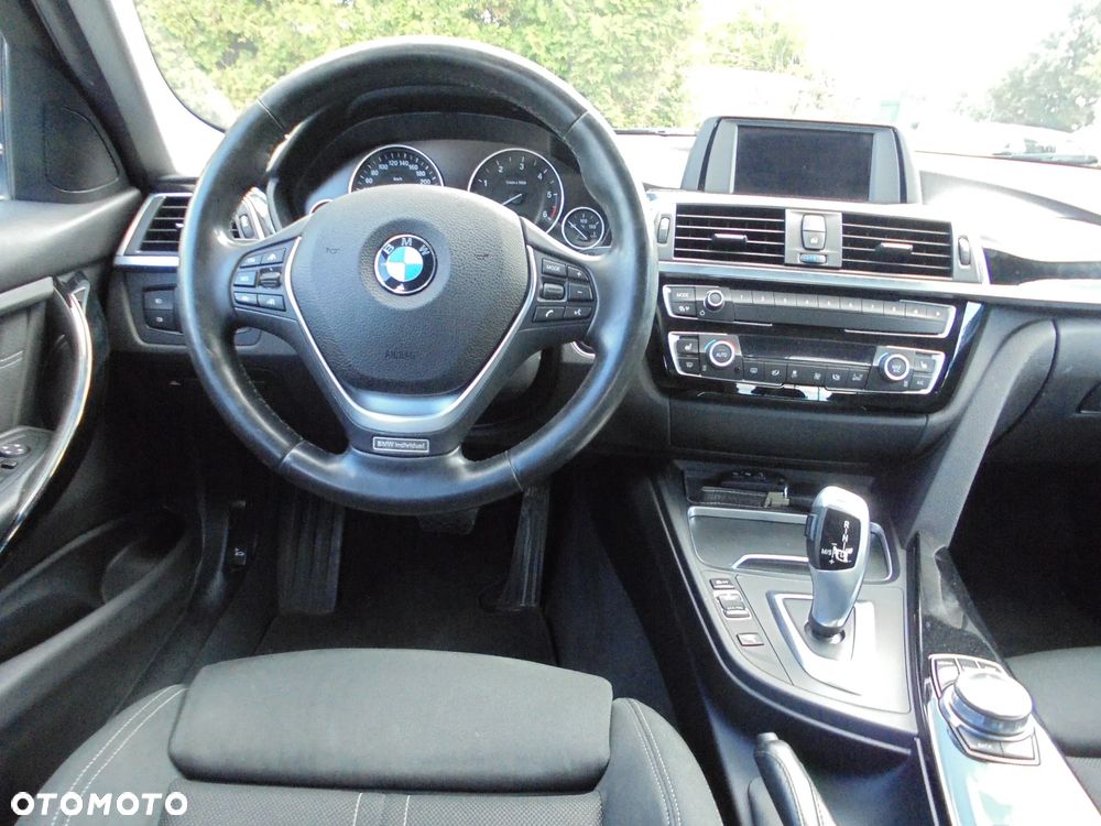 BMW Seria 3 320d Edition M Sport Shadow - 11
