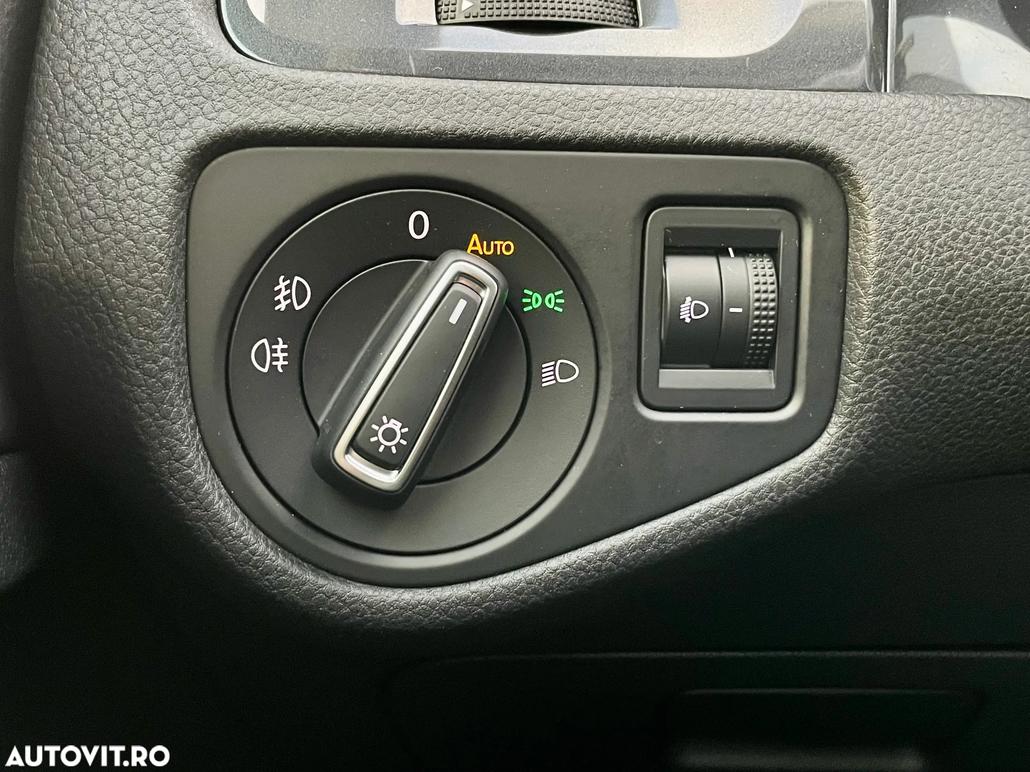 Volkswagen Golf 1.6 TDI DSG Highline - 25