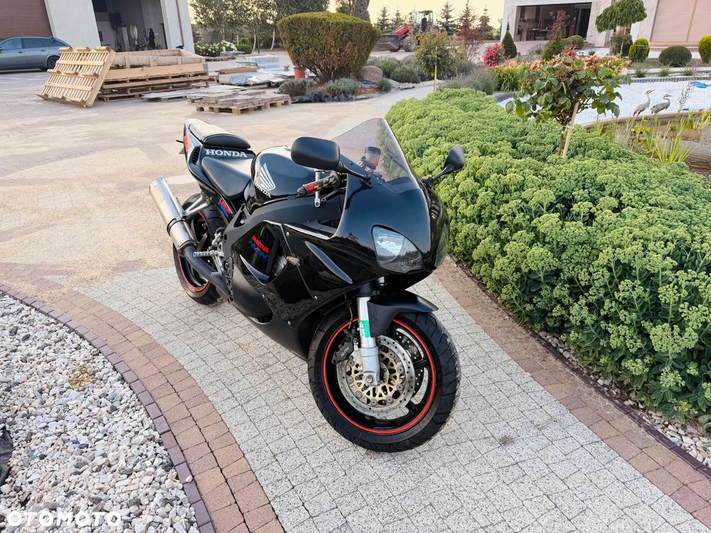 Honda CBR - 1