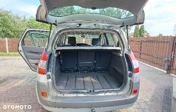 Renault Scenic 1.9 dCi FAP Avantage - 8