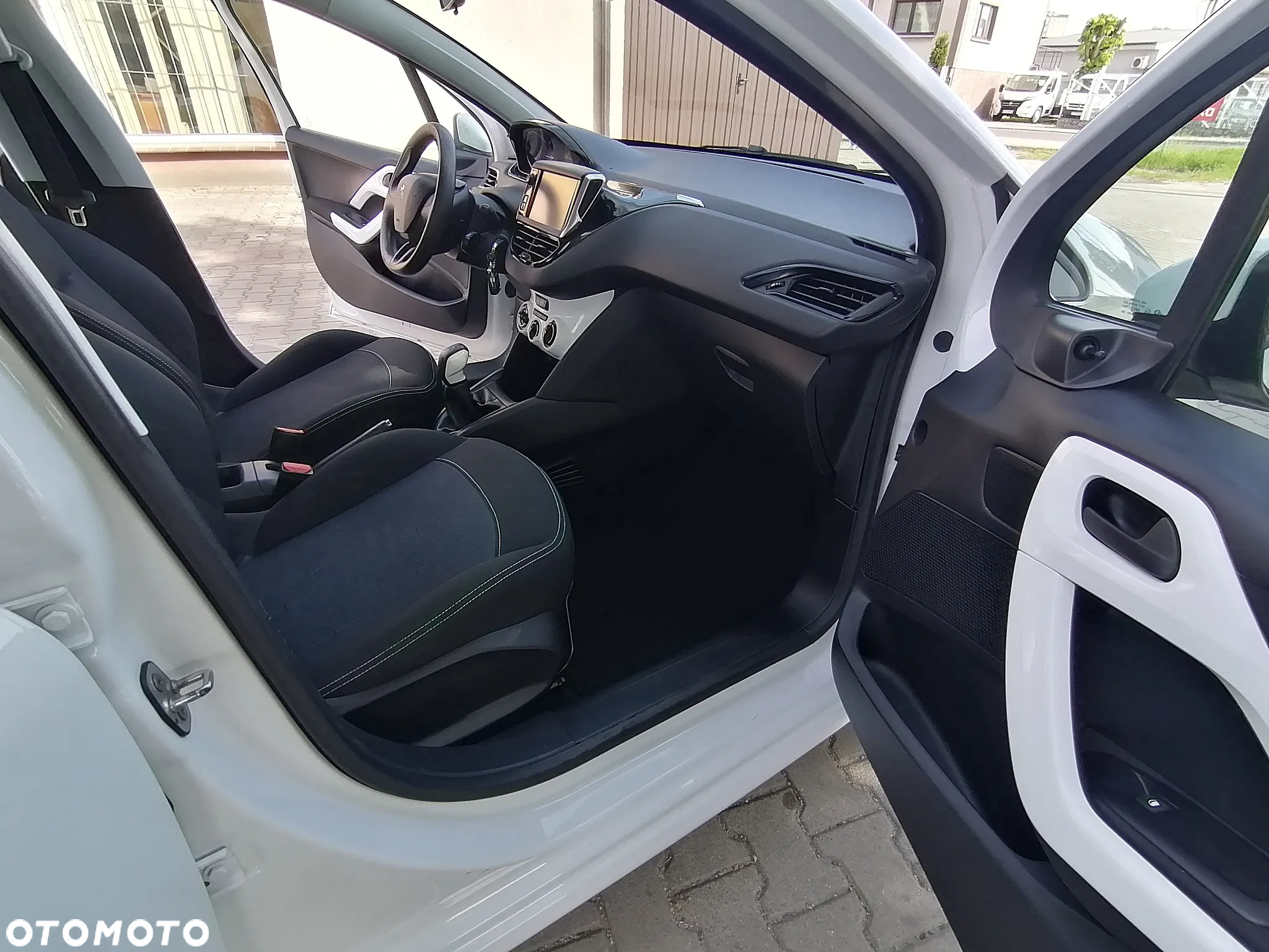 Peugeot 208 - 22