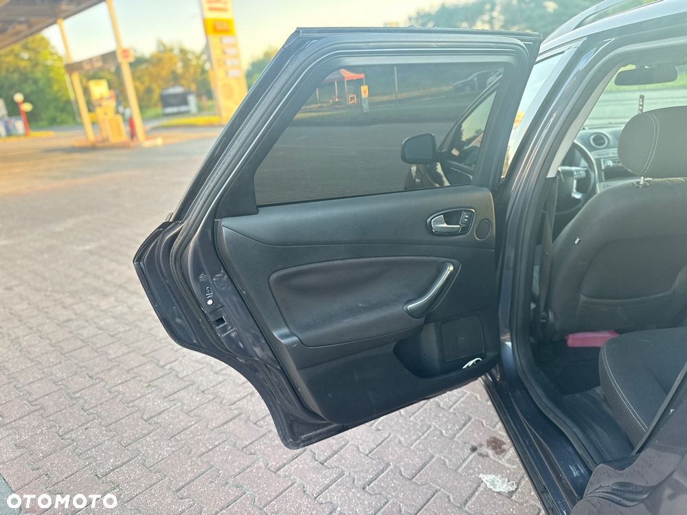 Ford Mondeo 2.0 TDCi Ghia - 14
