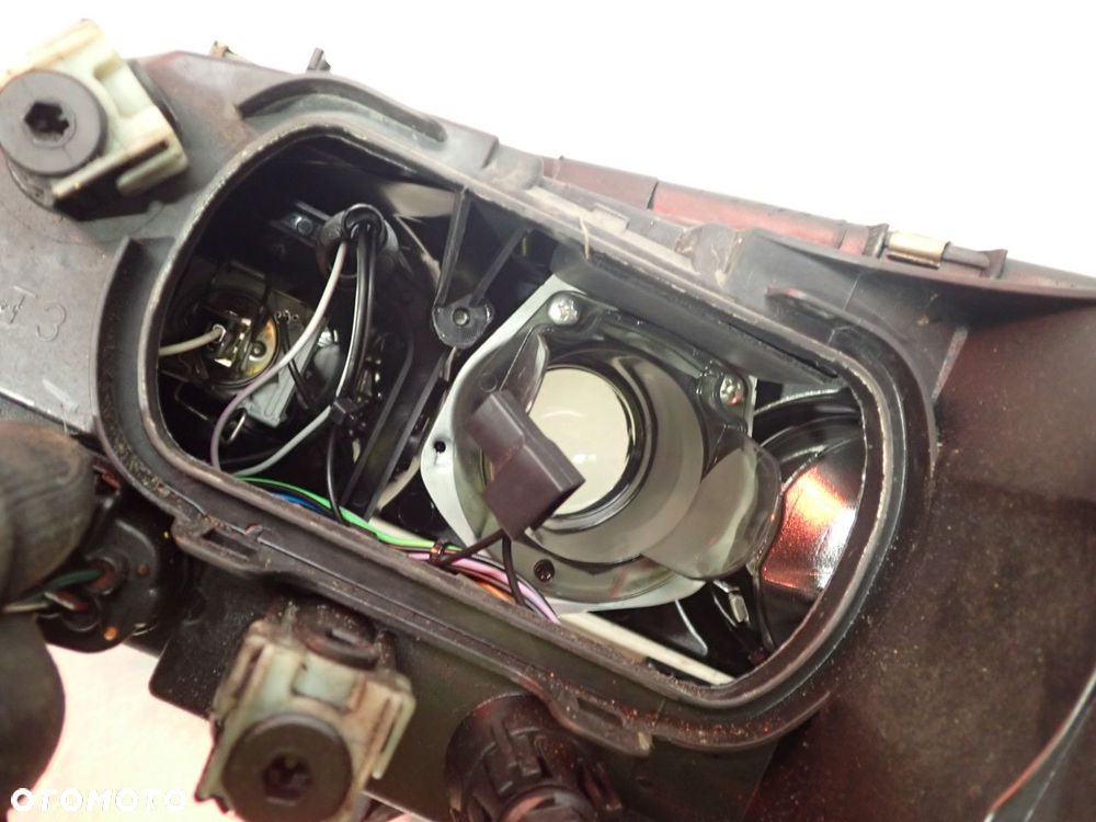 LAMPA PRAWA PRZEDNIA SOCZEWKA MAZDA 6 I - 7