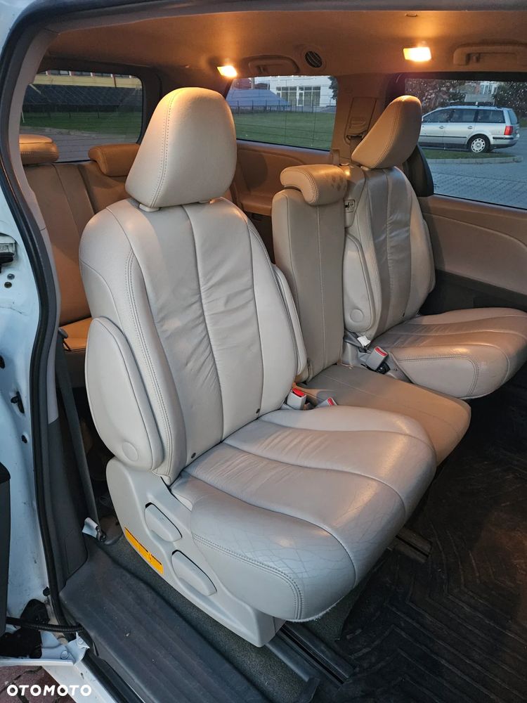 Toyota Sienna 3.5 V6 XLE AWD - 12