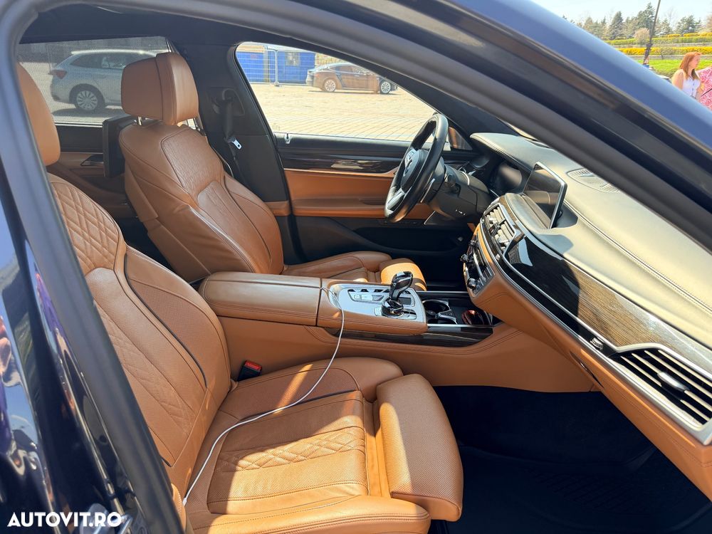 BMW Seria 7 745Le xDrive AT PHEV - 33