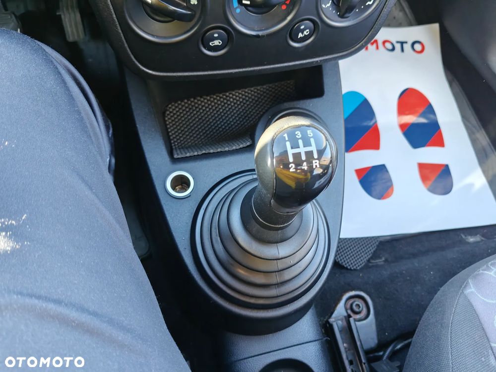 Ford Fiesta 1.3 Ghia - 23