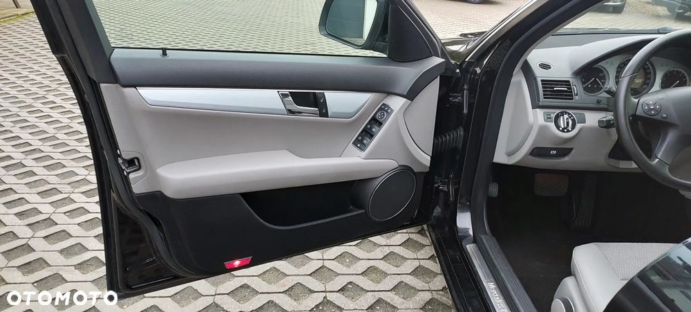 Mercedes-Benz Klasa C - 31