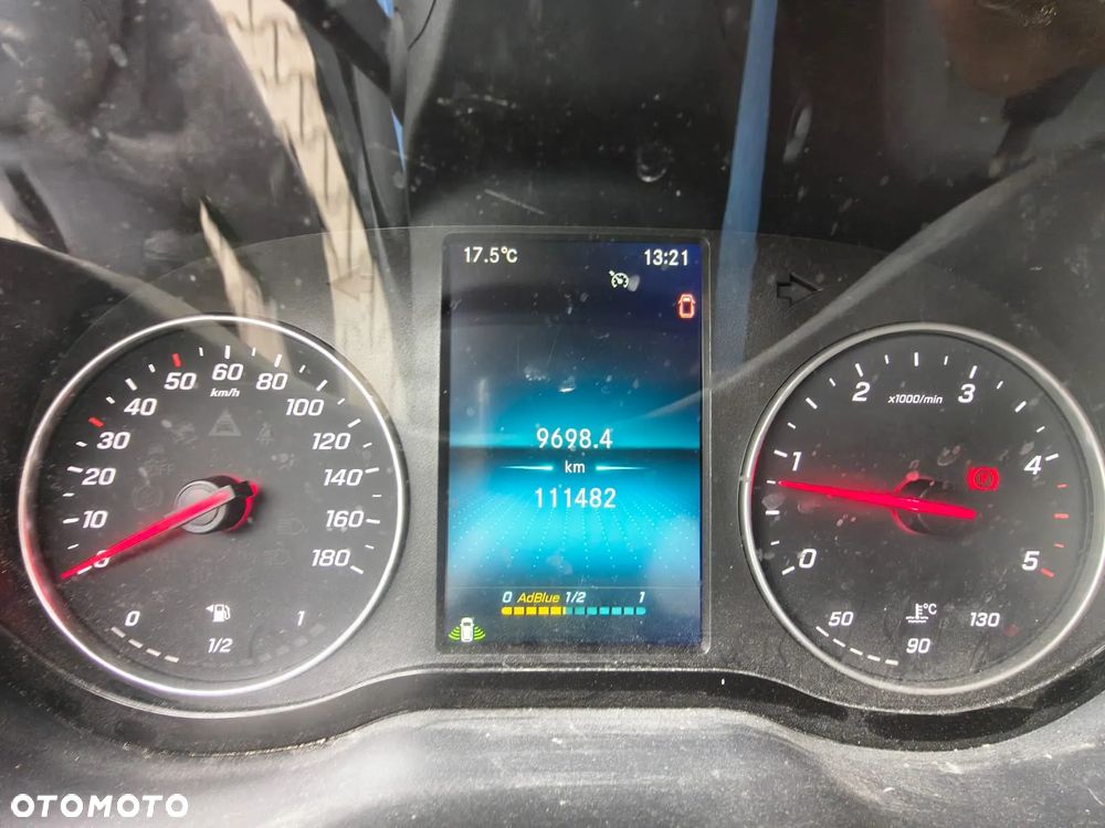 Mercedes-Benz Sprinter - 11