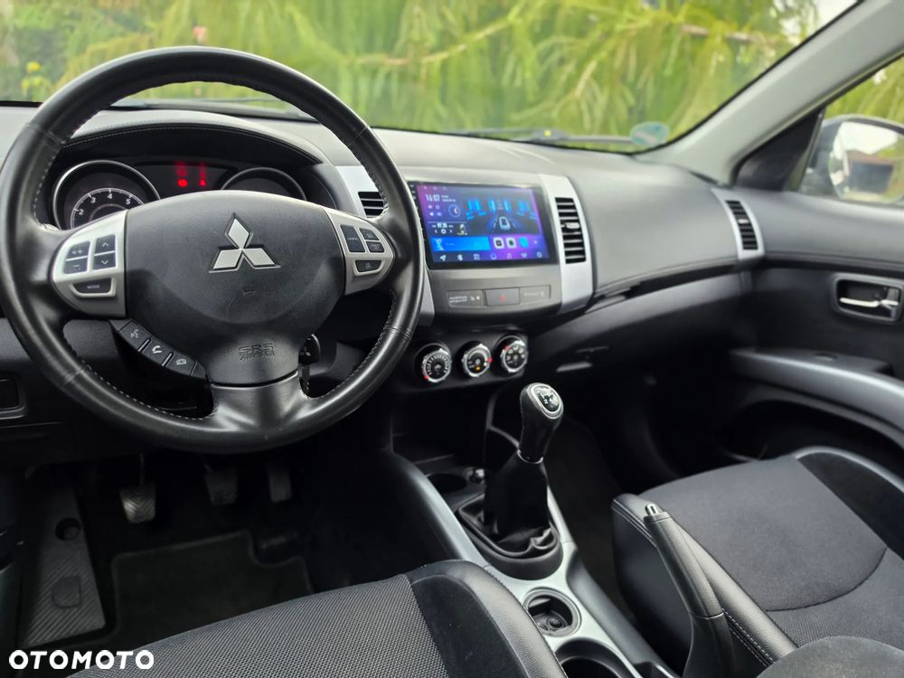 Mitsubishi Outlander - 35