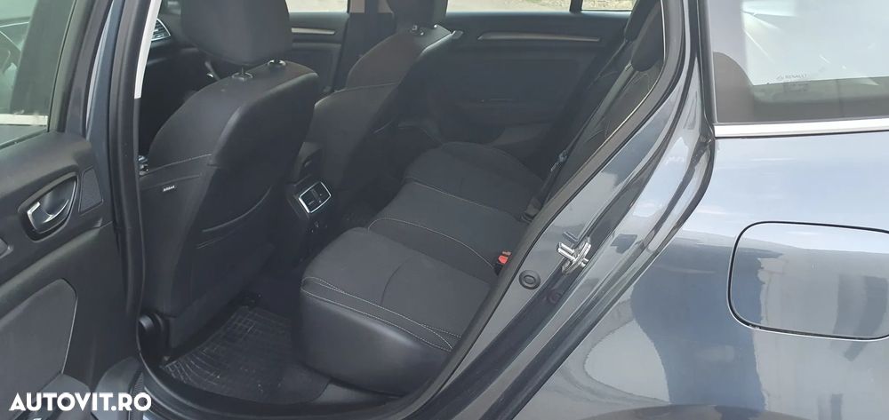 Renault Megane E-TECH 160 BUSINESS EDITION - 8