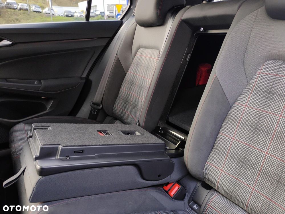 Volkswagen Golf - 32