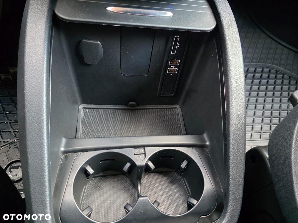 Mercedes-Benz Klasa V - 21