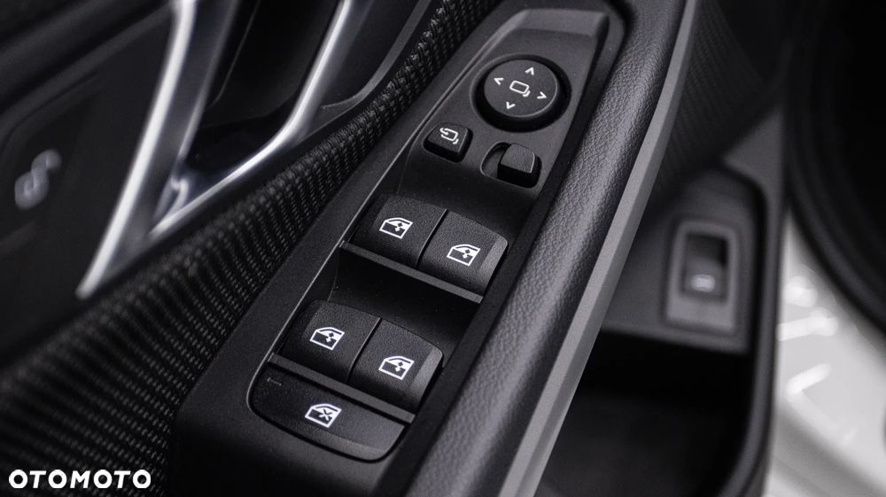 BMW Seria 3 318i Sport Line - 35