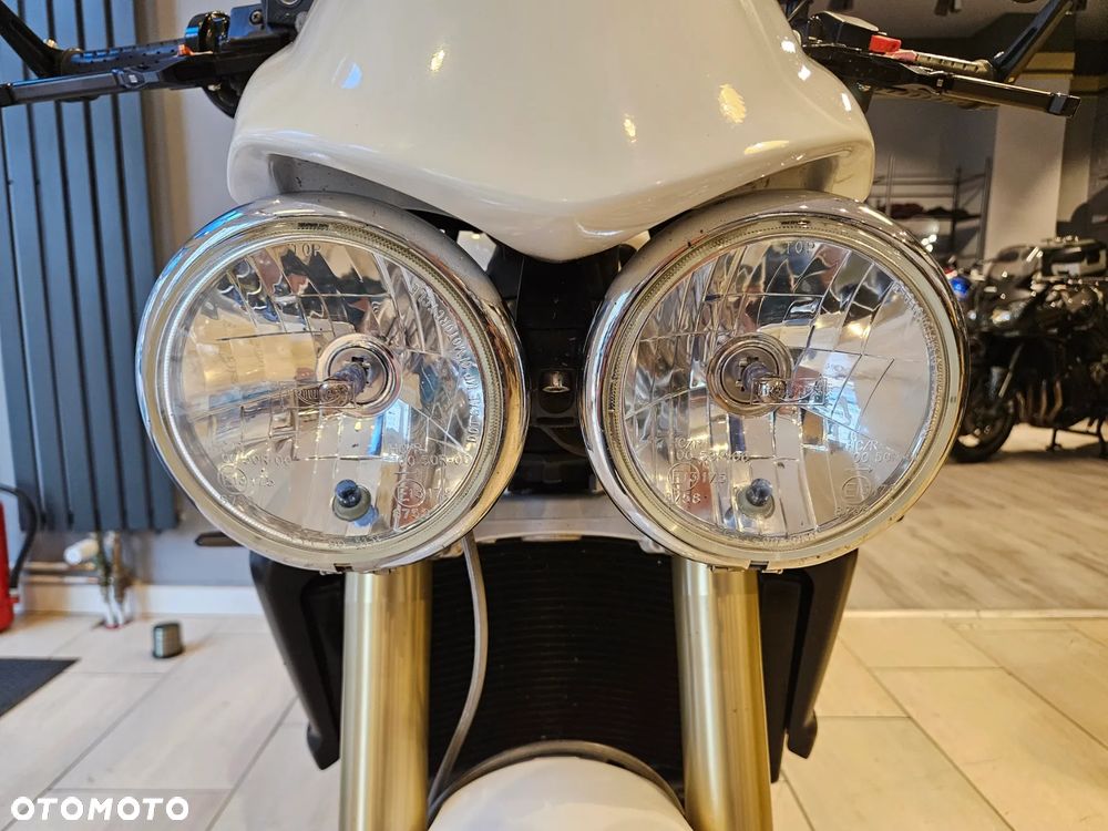 Triumph Street Triple - 11