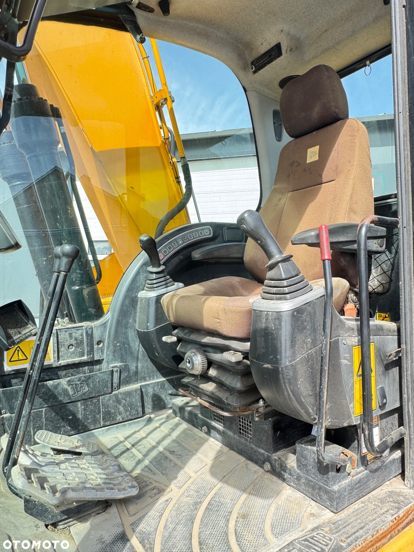 JCB JS 130 LC - 12