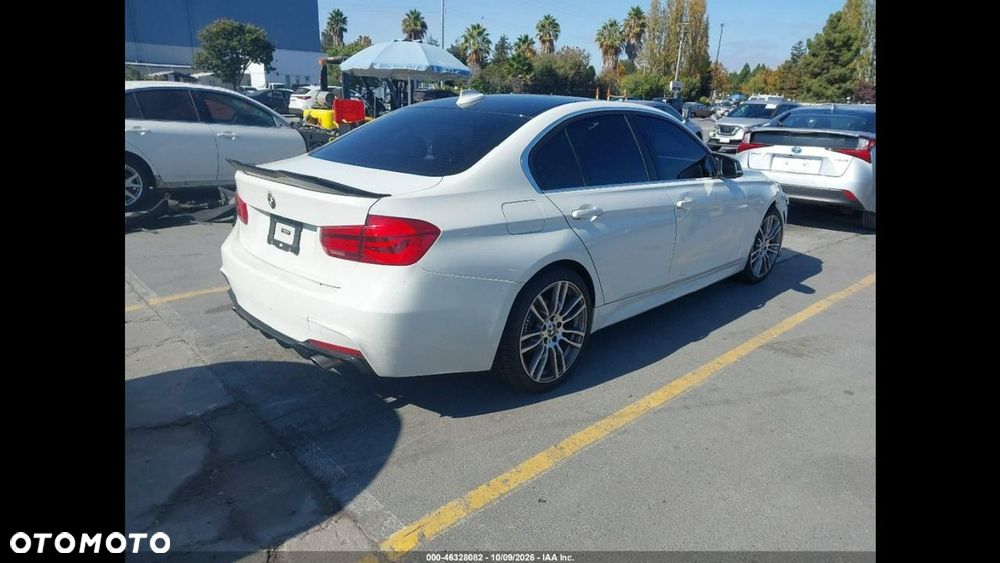 BMW Seria 3 330i M Sport - 4
