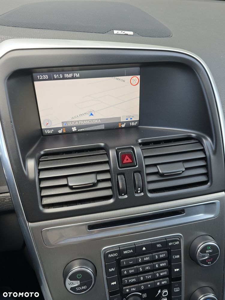 Volvo XC 60 D4 AWD R-Design Momentum - 11