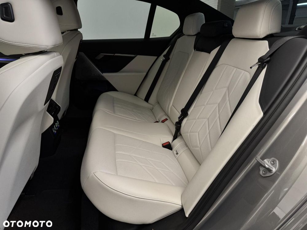 BMW Seria 5 - 23