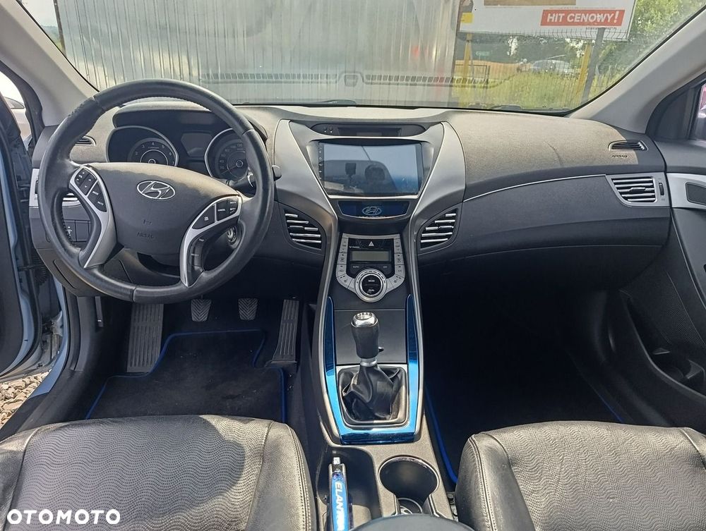 Hyundai Elantra - 11