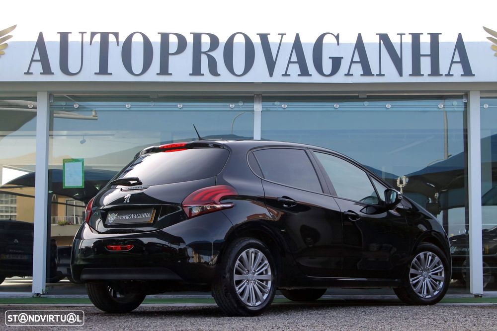 Peugeot 208 1.2 PureTech Signature - 29