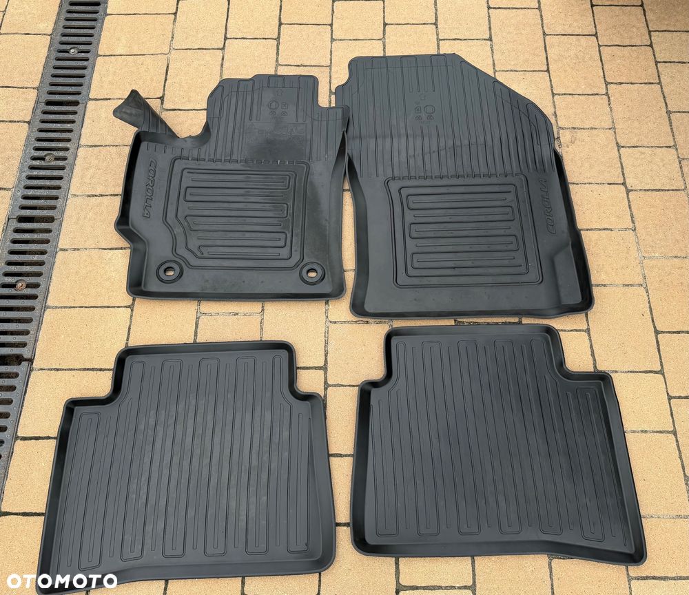 Toyota Corolla 1.8 Hybrid Comfort - 38