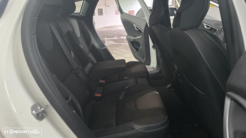 Volvo V40 2.0 D2 Momentum Geartronic - 16