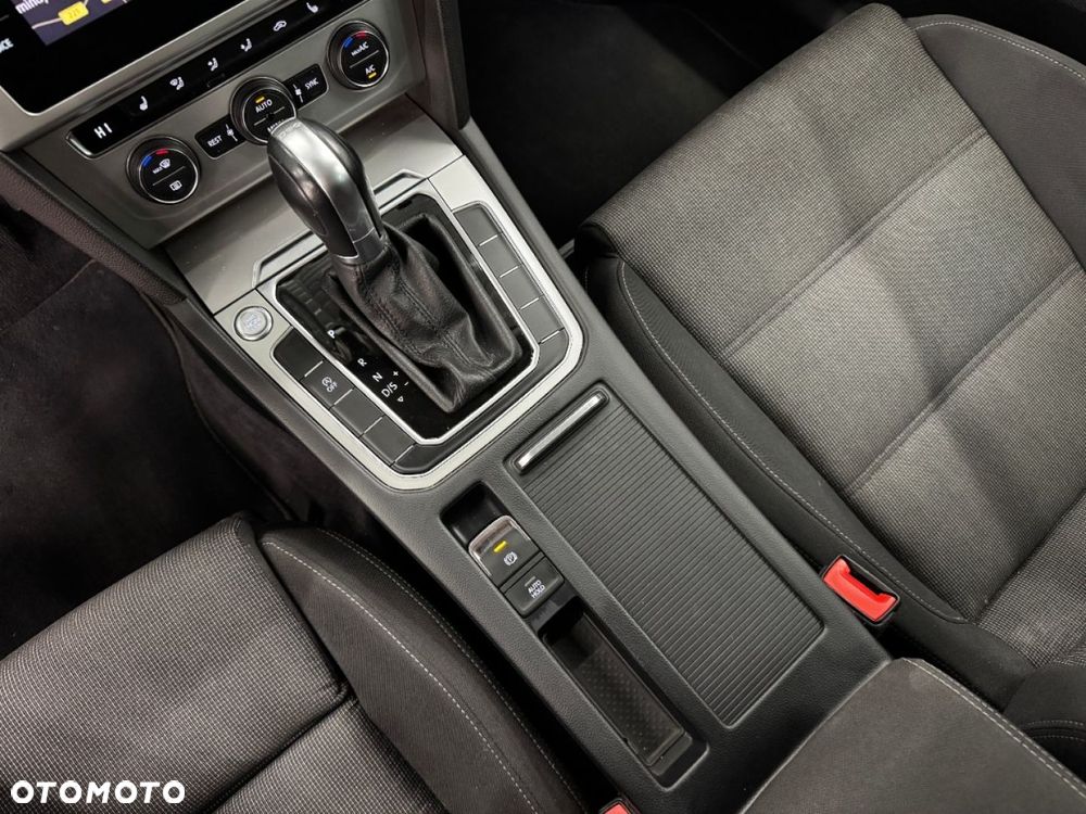 Volkswagen Passat - 30