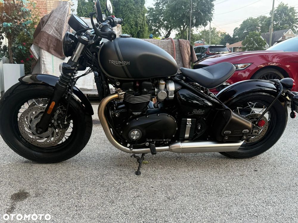 Triumph Bonneville Bobber - 4