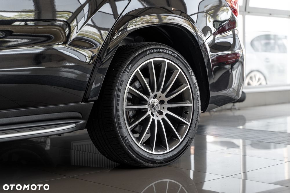Mercedes-Benz GLS - 12