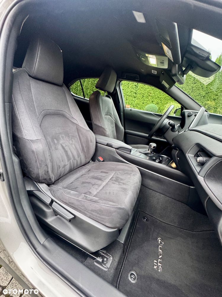 Lexus UX 250h F Sport 2WD - 20