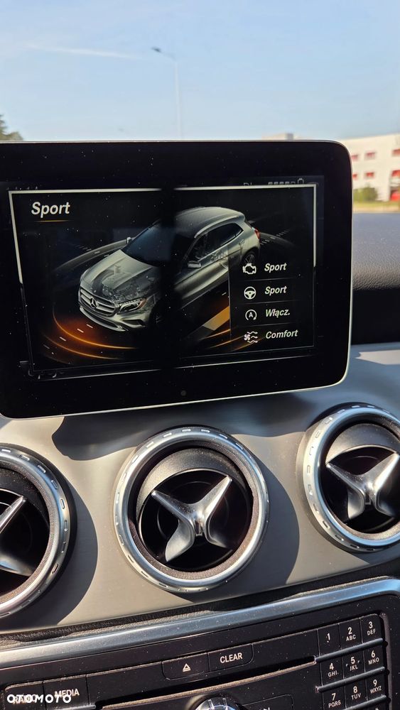 Mercedes-Benz GLA 200 7G-DCT AMG Line - 25