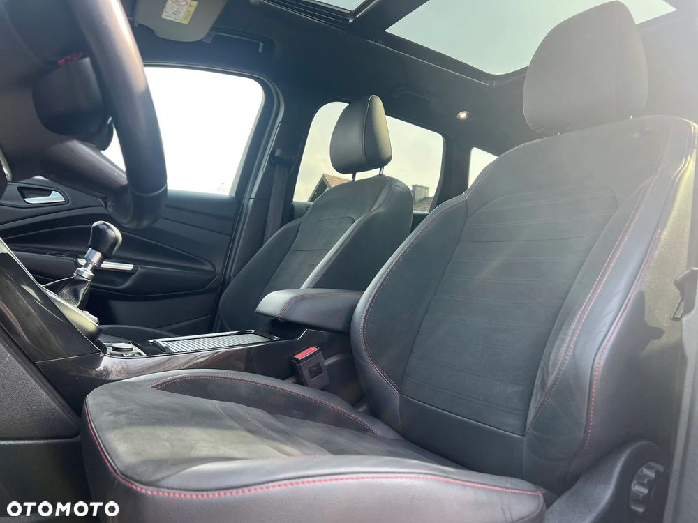 Ford Kuga 2.0 TDCi 2x4 ST-Line - 29