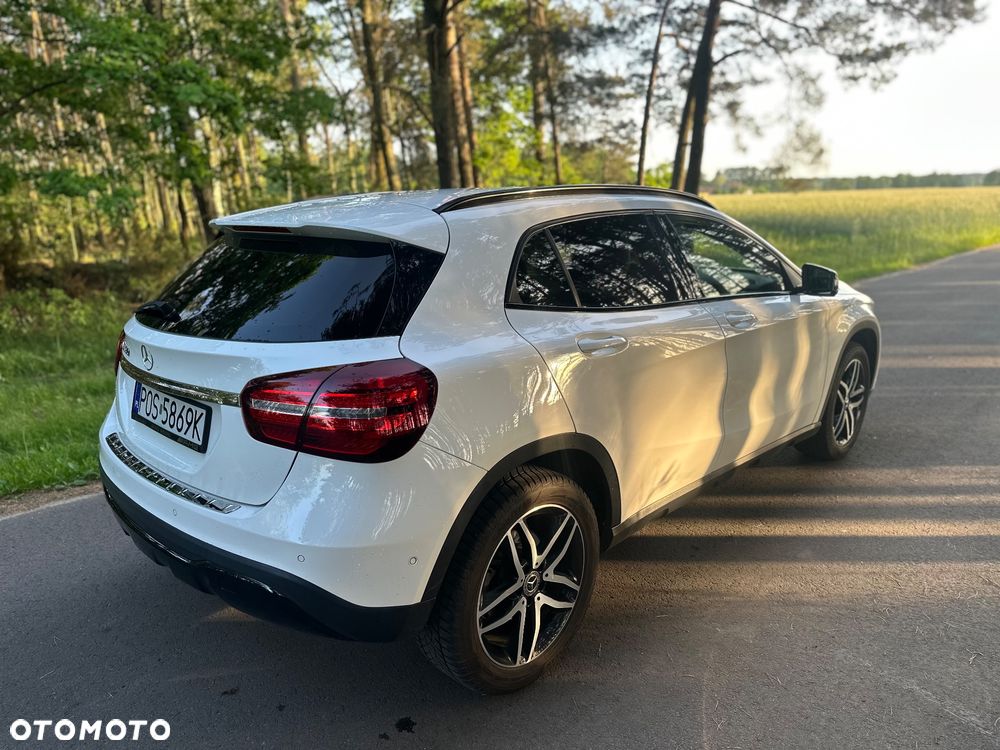 Mercedes-Benz GLA 180 7G-DCT Urban - 8