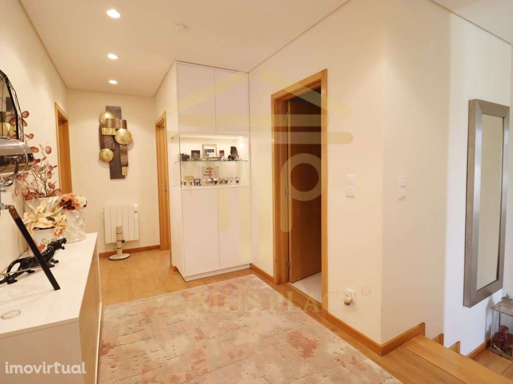 MORADIA T3 C/ JARDIM, TERRAÇO E GARAGEM | GUIFÕES - Grande imagem: 4/52