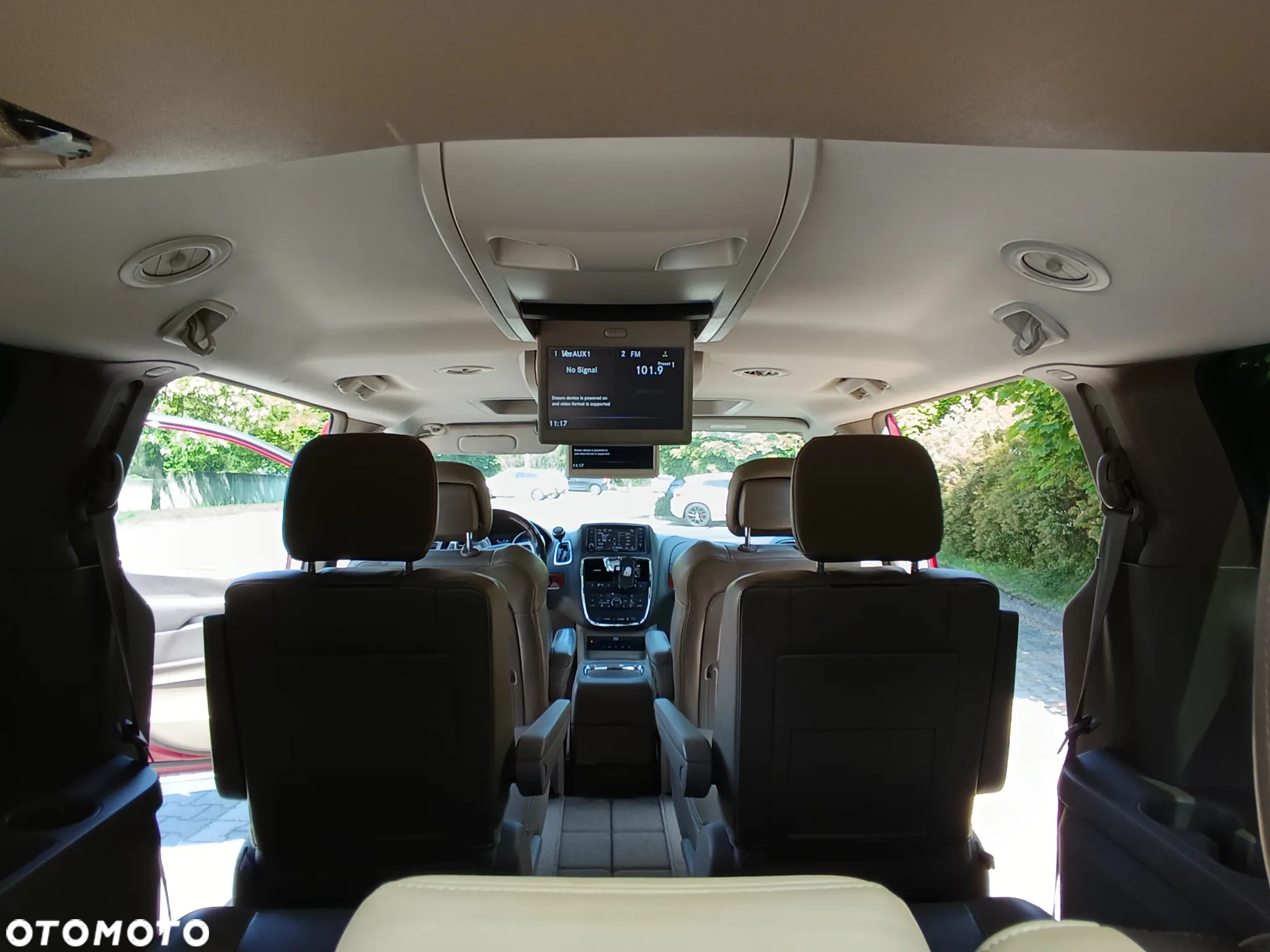 Chrysler Town & Country 3.6 Limited - 15