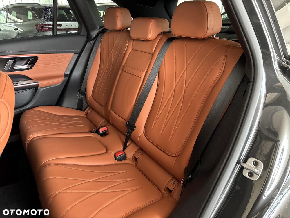 Mercedes-Benz GLC - 24