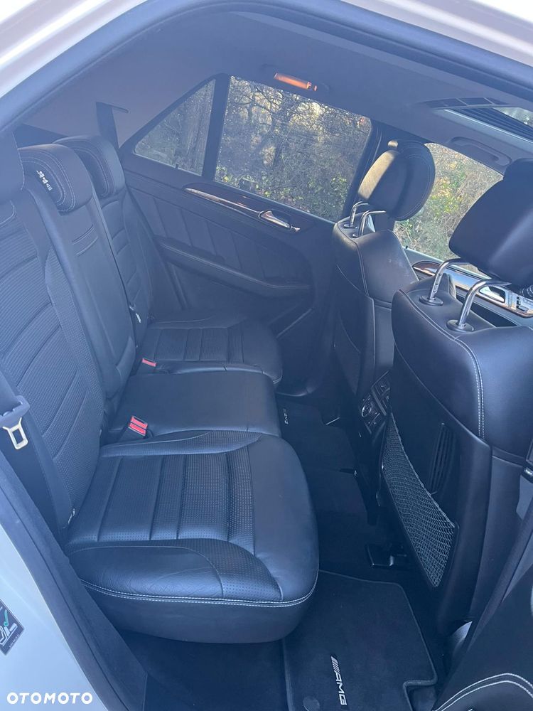 Mercedes-Benz ML 63 AMG 4Matic AMG SPEEDSHIFT 7G-TRONIC - 17