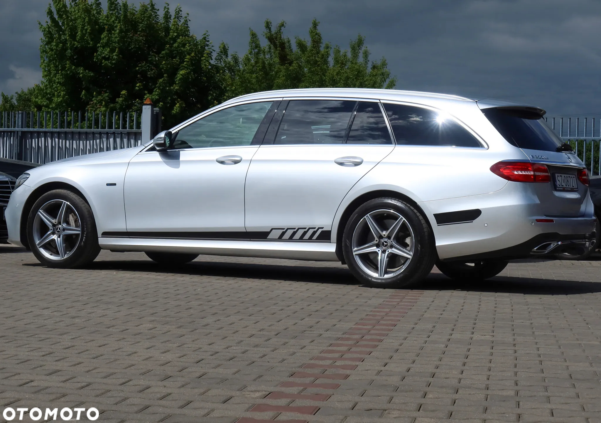 Mercedes-Benz Klasa E 300 de AMG - 5