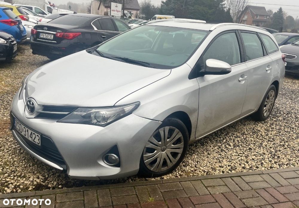Toyota Auris 1.4 D-4D Luna - 1