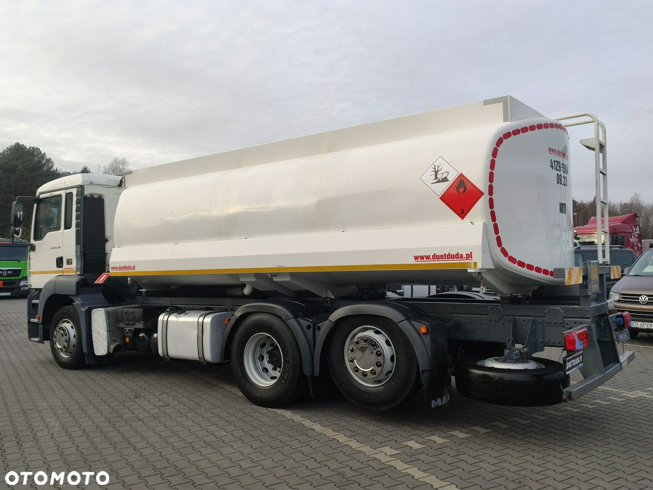 MAN TGA 26.310 Autocysterna z Dystrybucją - 13