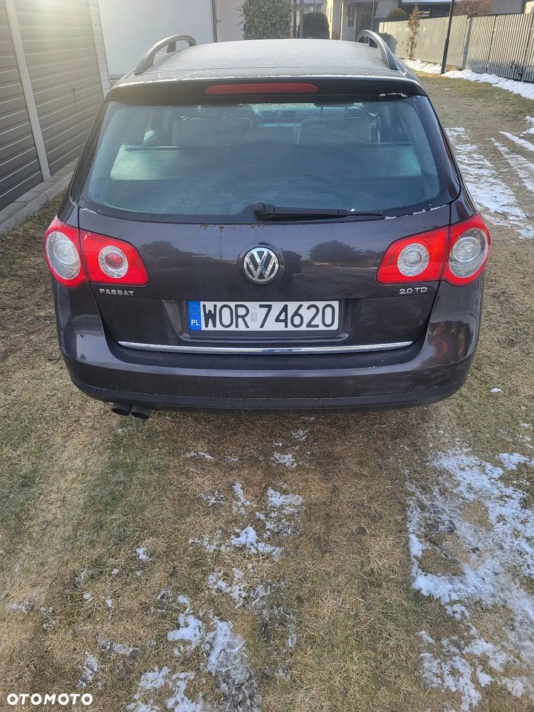 Volkswagen Passat 2.0 TDI DPF DSG Trendline - 4