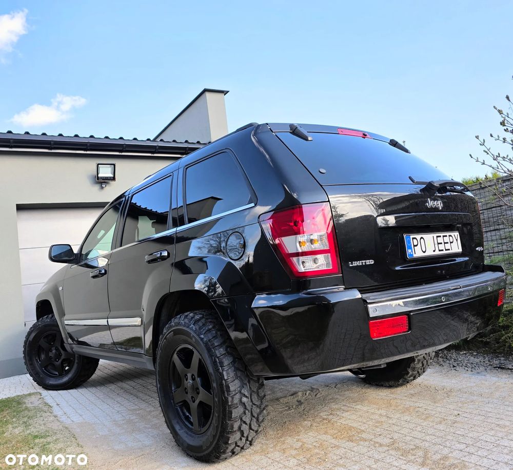 Jeep Grand Cherokee - 32