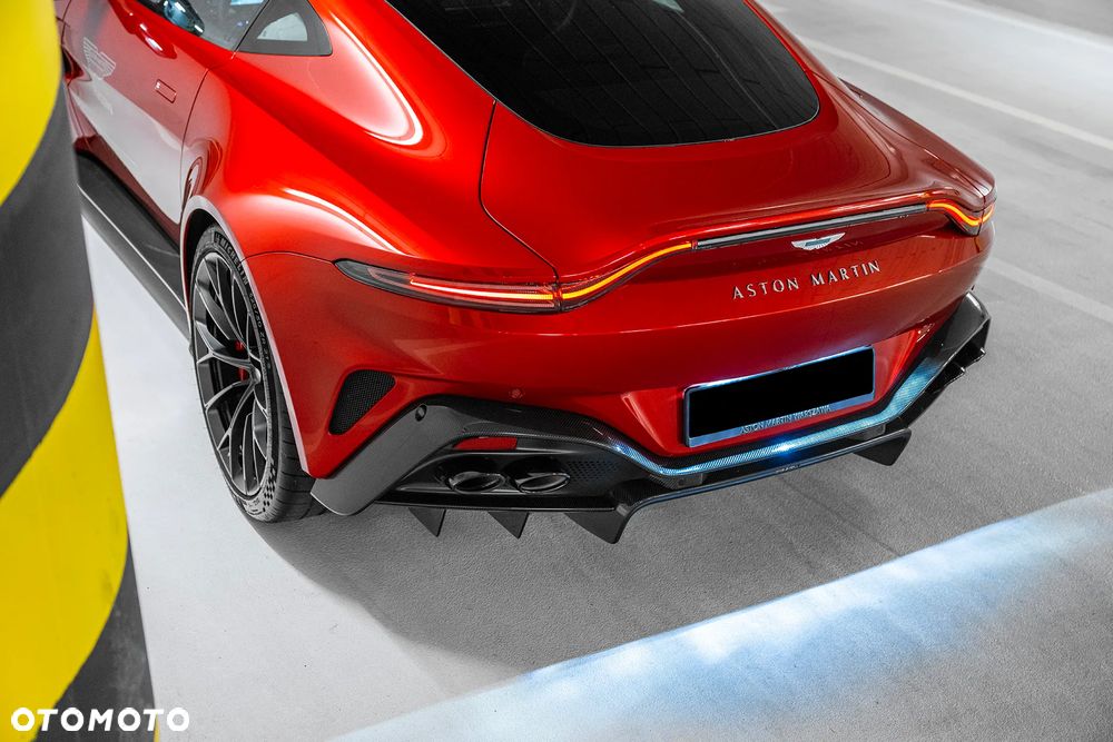 Aston Martin Vantage - 8